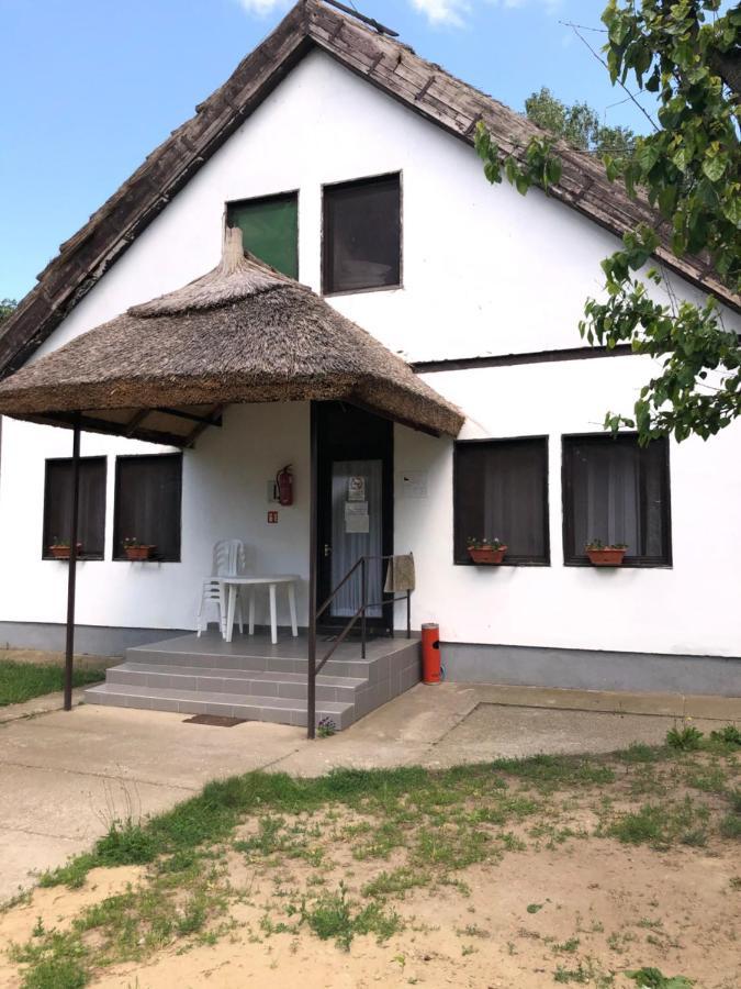 Patkos Motel Tiszafured Exterior photo
